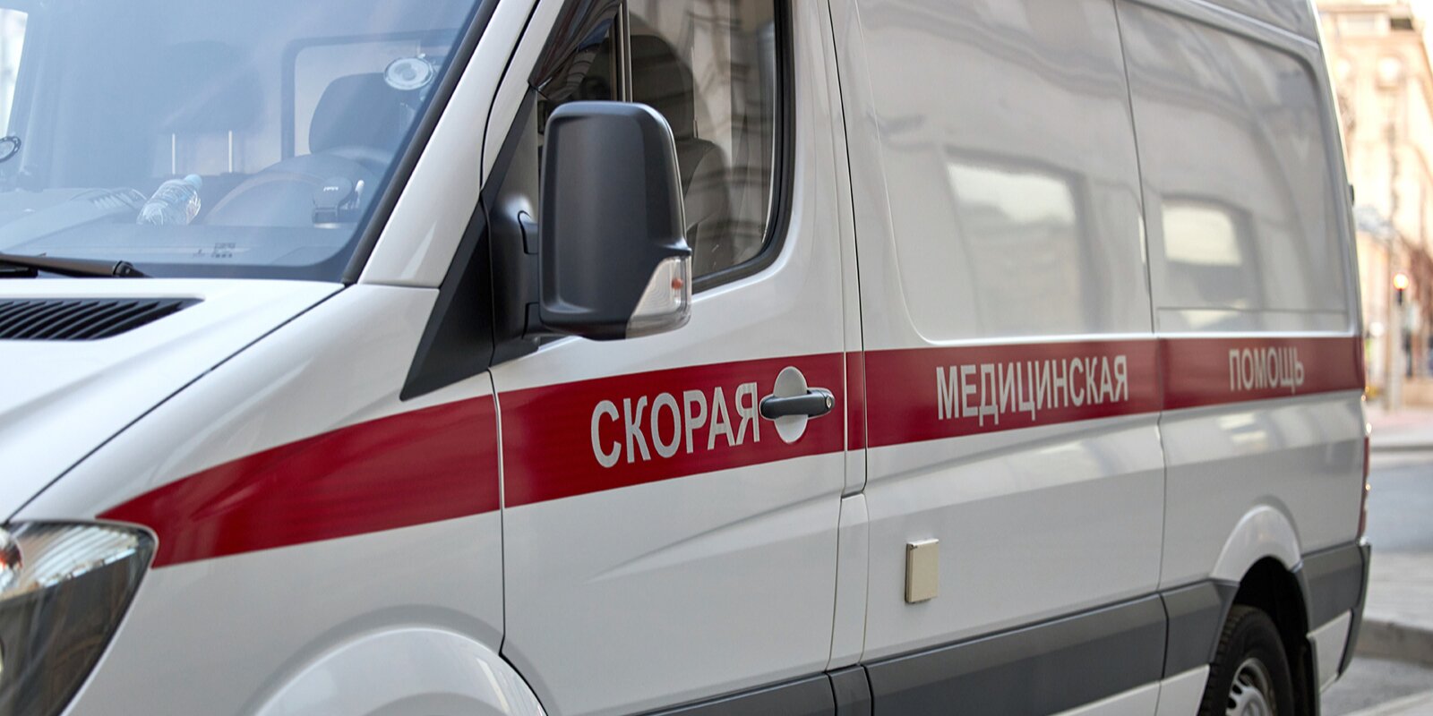 Плотно припаркованные машины мешают проехать «скорой» во дворе на Алтуфьевском шоссе