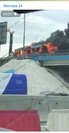 В конце Алтуфьевского шоссе сгорел пассажирский автобус