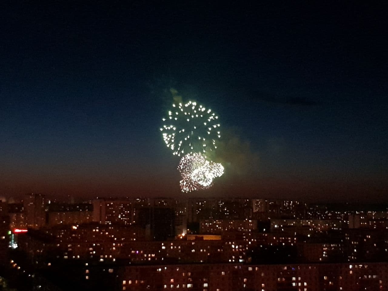 Салют в видном. Лианозово парк салют 9 мая. Салют 9 мая в Лианозове Лианозово Лианозово парк. Салют в Лианозово сегодня 9. Салют в Лианозово сегодня.