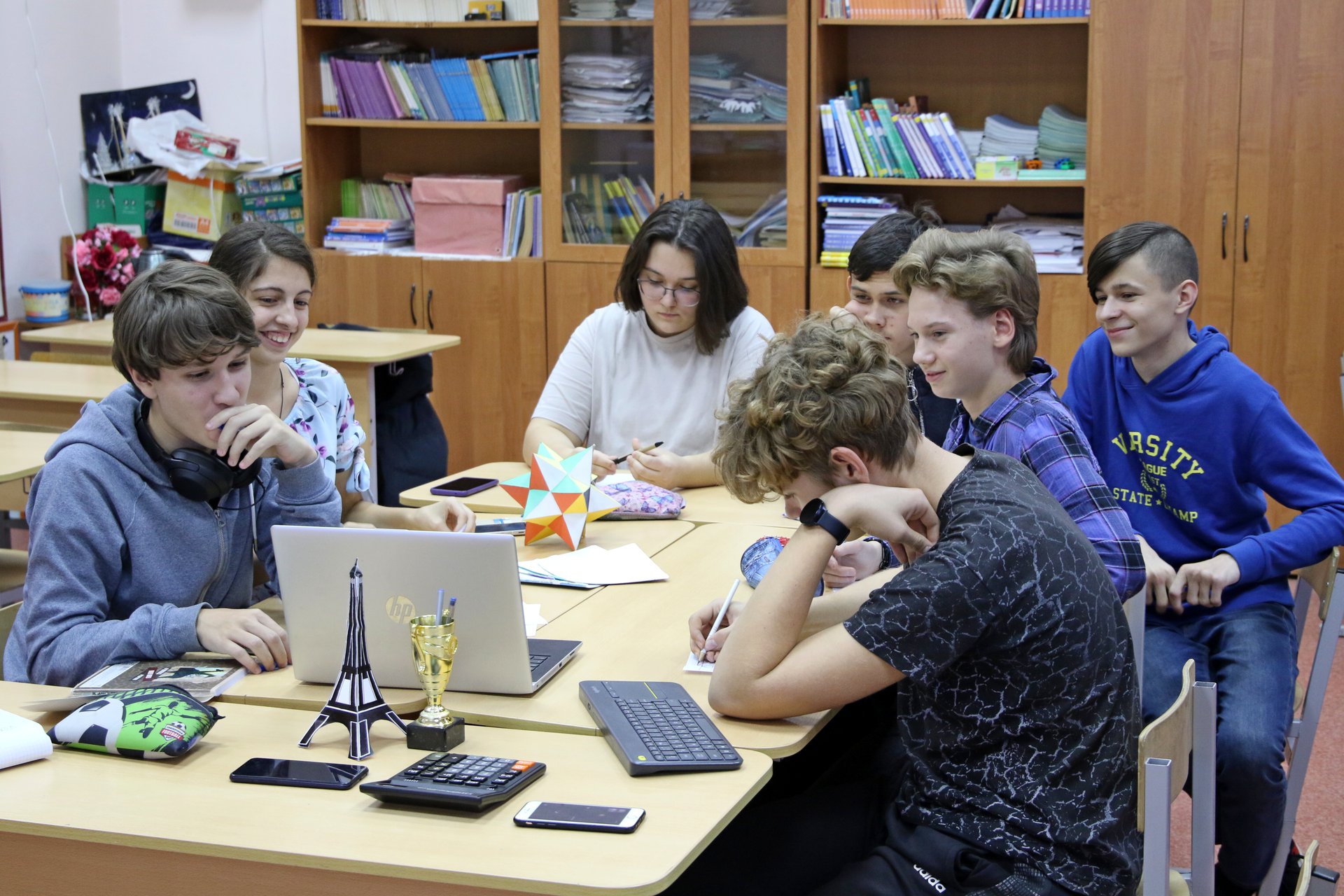 Девятиклассники из школы на Новгородской победили в математической игре